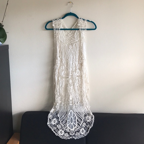 Tops - ❌SOLD❌ Gorgeous Floral Crochet Open Shrug Duster